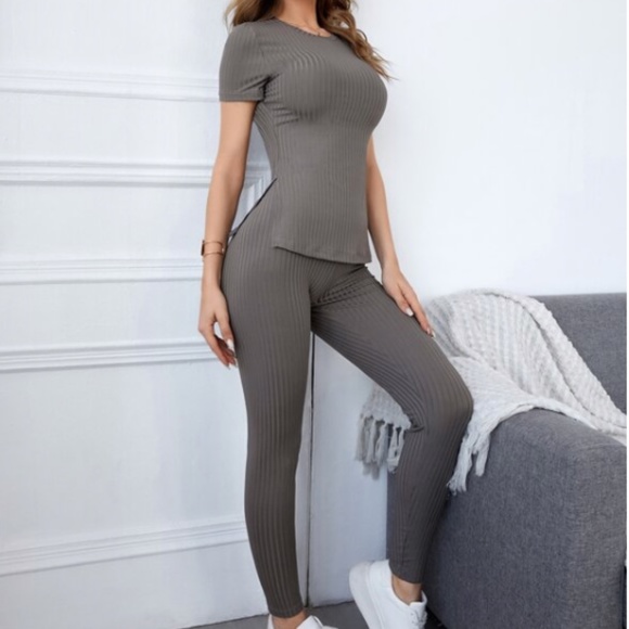 Rib-Knit Split Hem Coord Set (Size L) - Picture 2 of 3